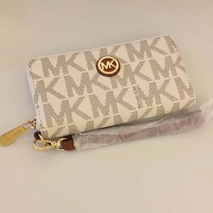 Michael Kors Fulton Phone Wallet Wristlet!!